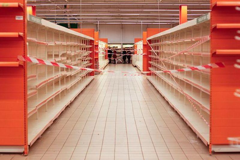 Усилившийся из-за санкций тренд на дерегулирование и поддержку экономики конфликтует с прежними намерениями властей по ужесточению контроля, создавая противоречивый деловой климат. В частности, на противоречие политики деофшоризации целям поддержки бизнеса указали в Российском союзе промышленников и предпринимателей (РСПП): союз обратился к правительству с просьбой отказаться от ужесточения правил участия офшорных &laquo;дочек&raquo; в госзакупках.  Компании не могут выполнить требования по деофшоризации из-за санкций, госзаказчики же рискуют остаться...